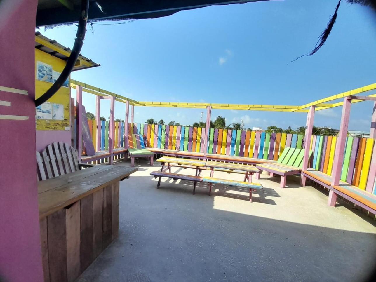 Travellers Palm Backpackers Hostel Caye Caulker Ngoại thất bức ảnh