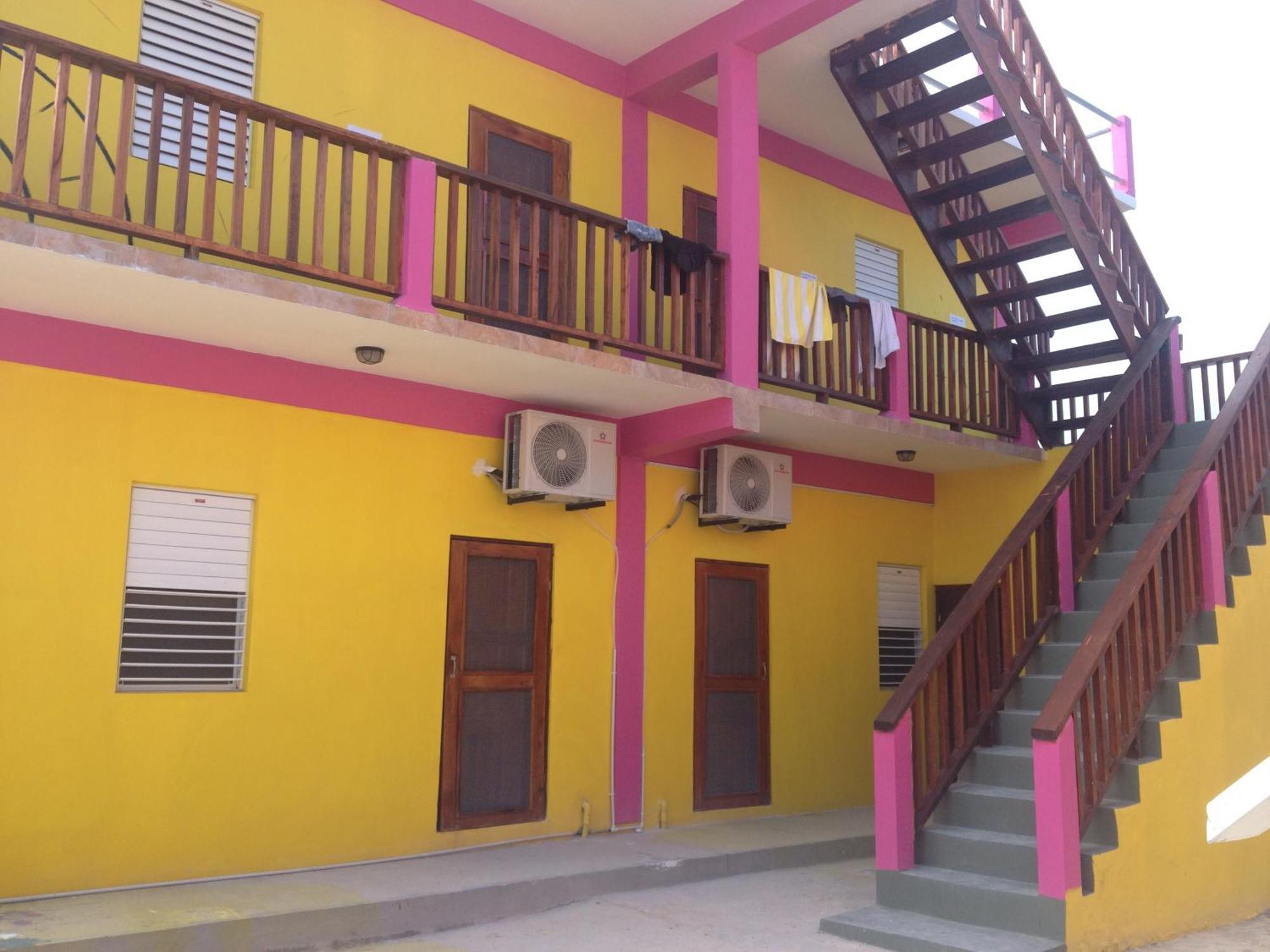 Travellers Palm Backpackers Hostel Caye Caulker Ngoại thất bức ảnh