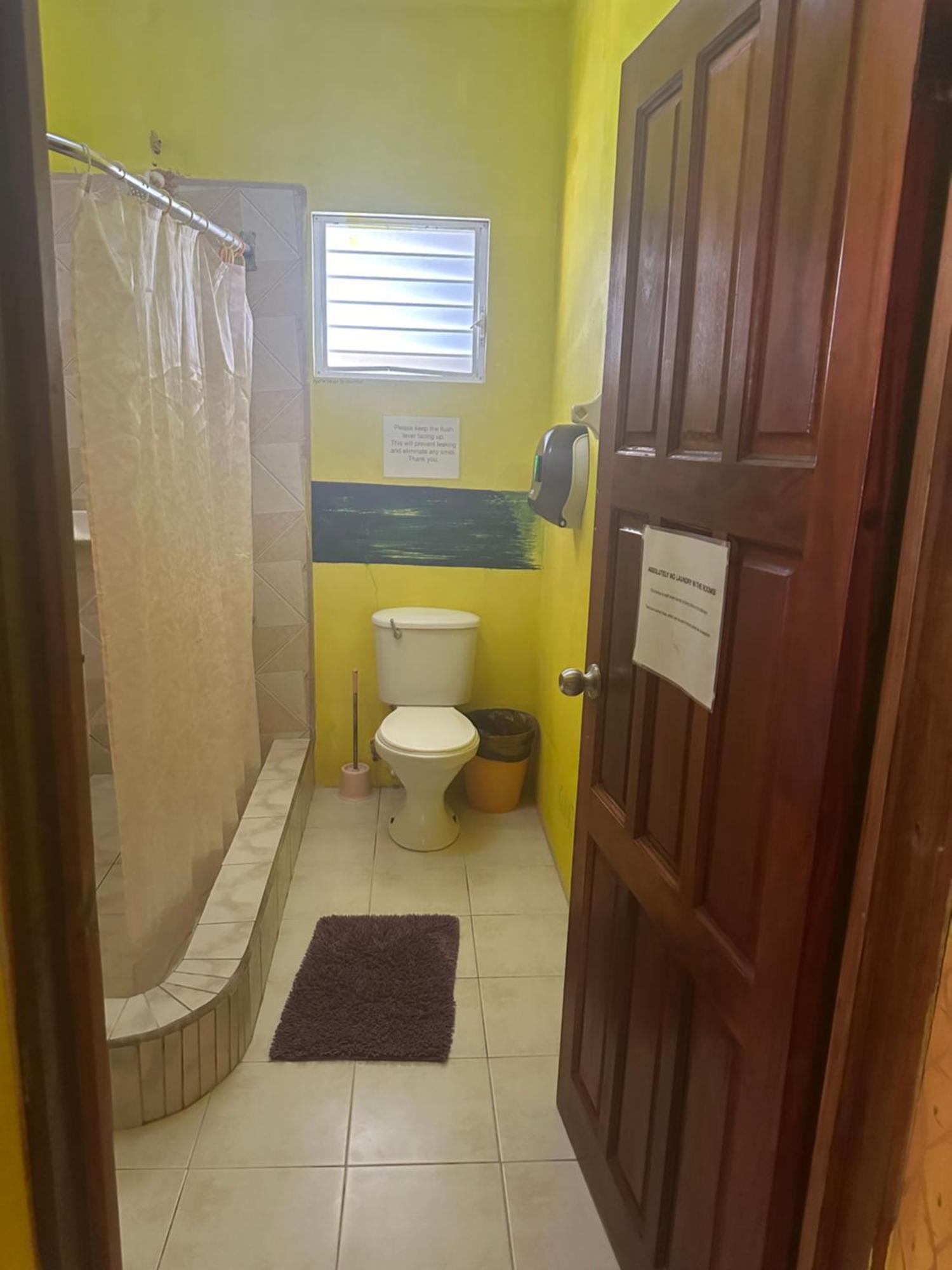 Travellers Palm Backpackers Hostel Caye Caulker Ngoại thất bức ảnh