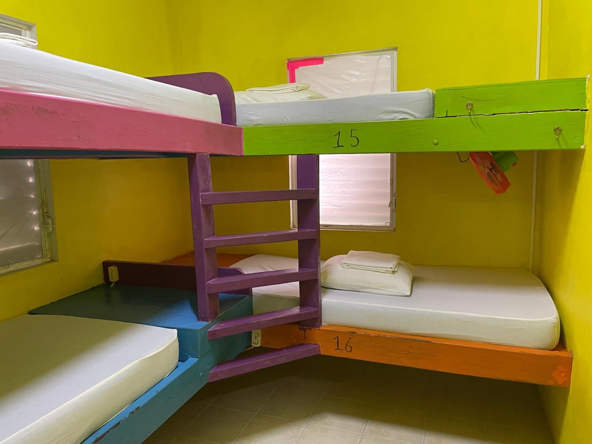 Travellers Palm Backpackers Hostel Caye Caulker Ngoại thất bức ảnh