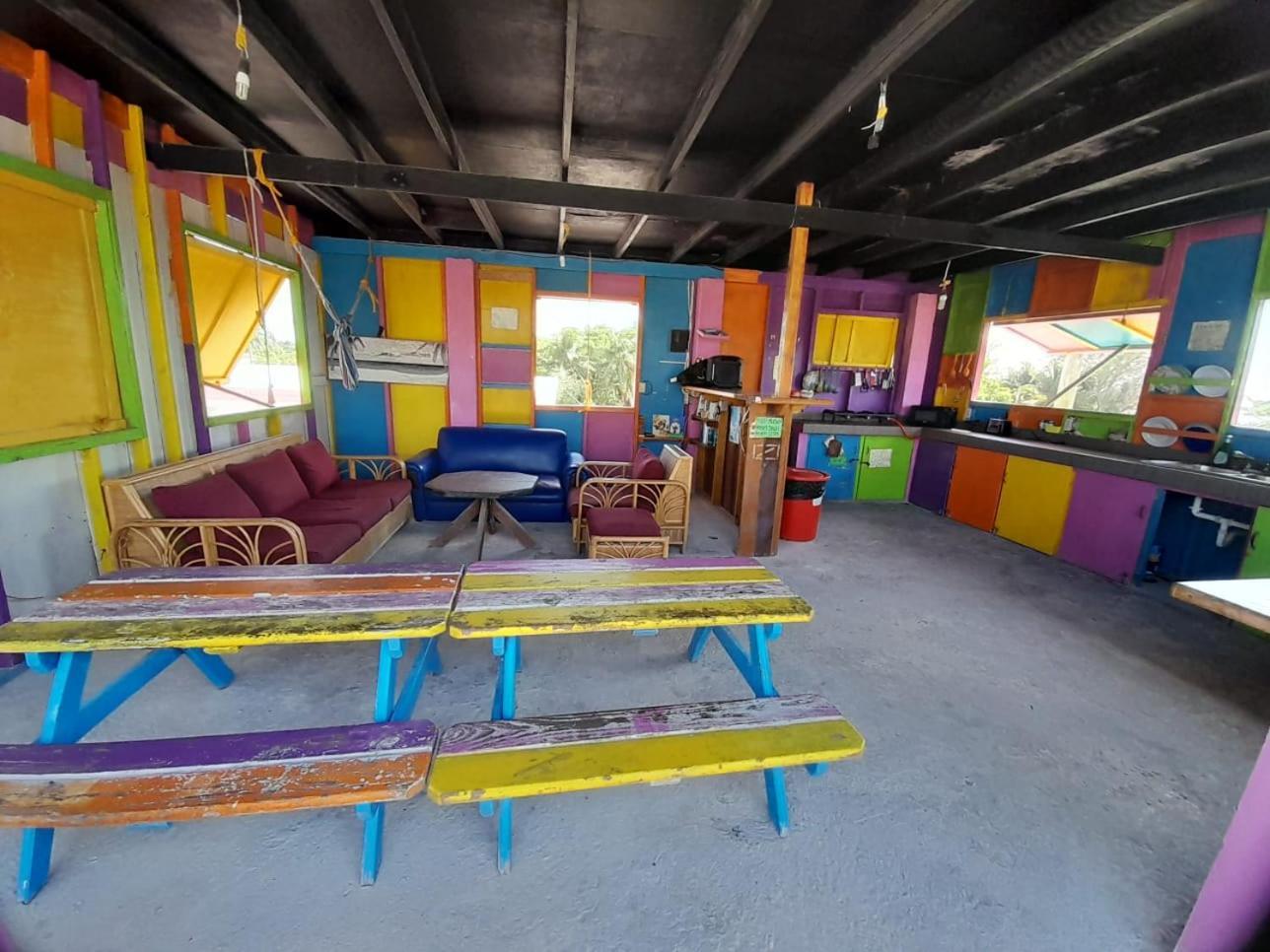 Travellers Palm Backpackers Hostel Caye Caulker Ngoại thất bức ảnh