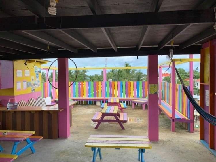Travellers Palm Backpackers Hostel Caye Caulker Ngoại thất bức ảnh
