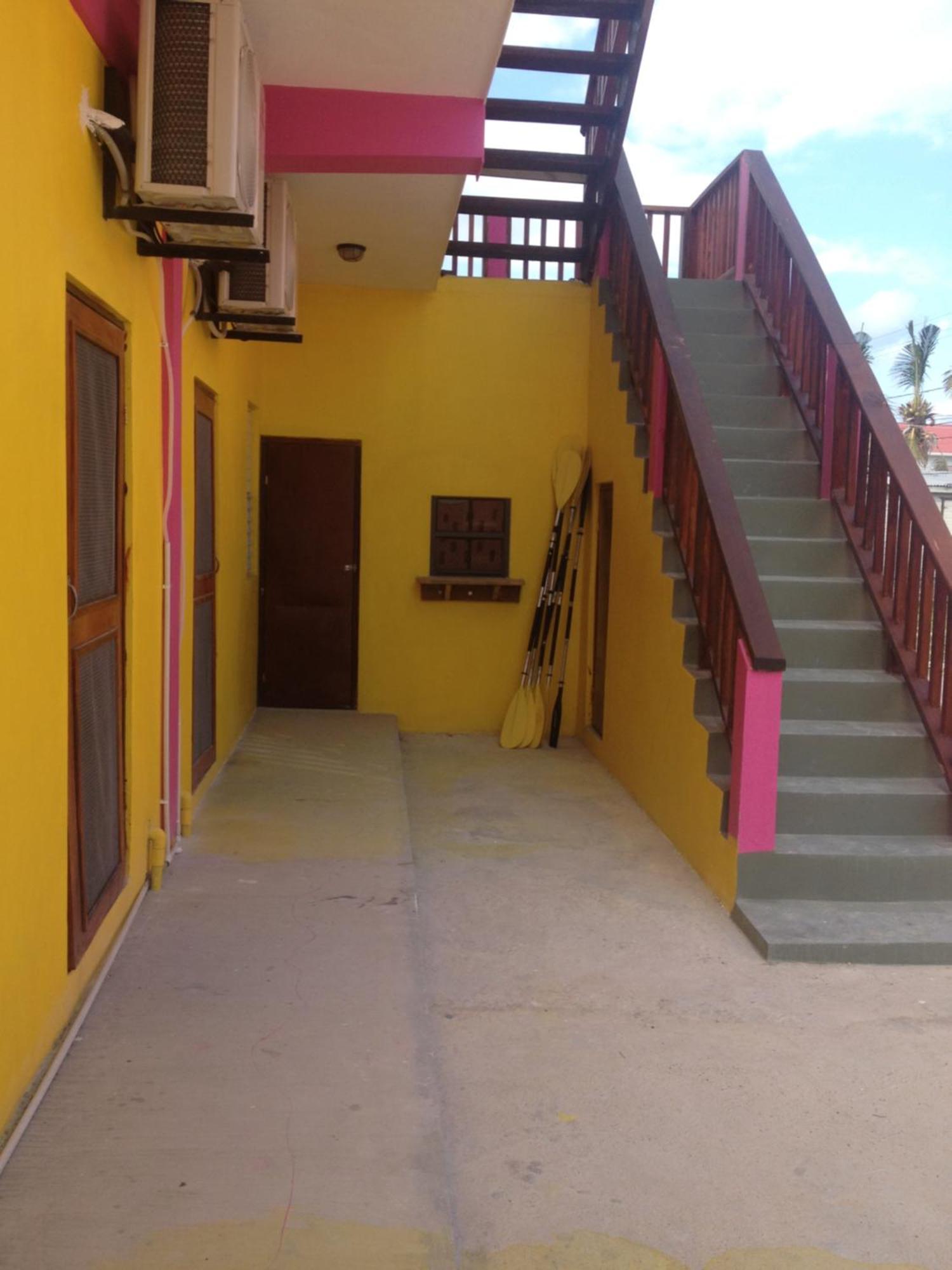 Travellers Palm Backpackers Hostel Caye Caulker Ngoại thất bức ảnh